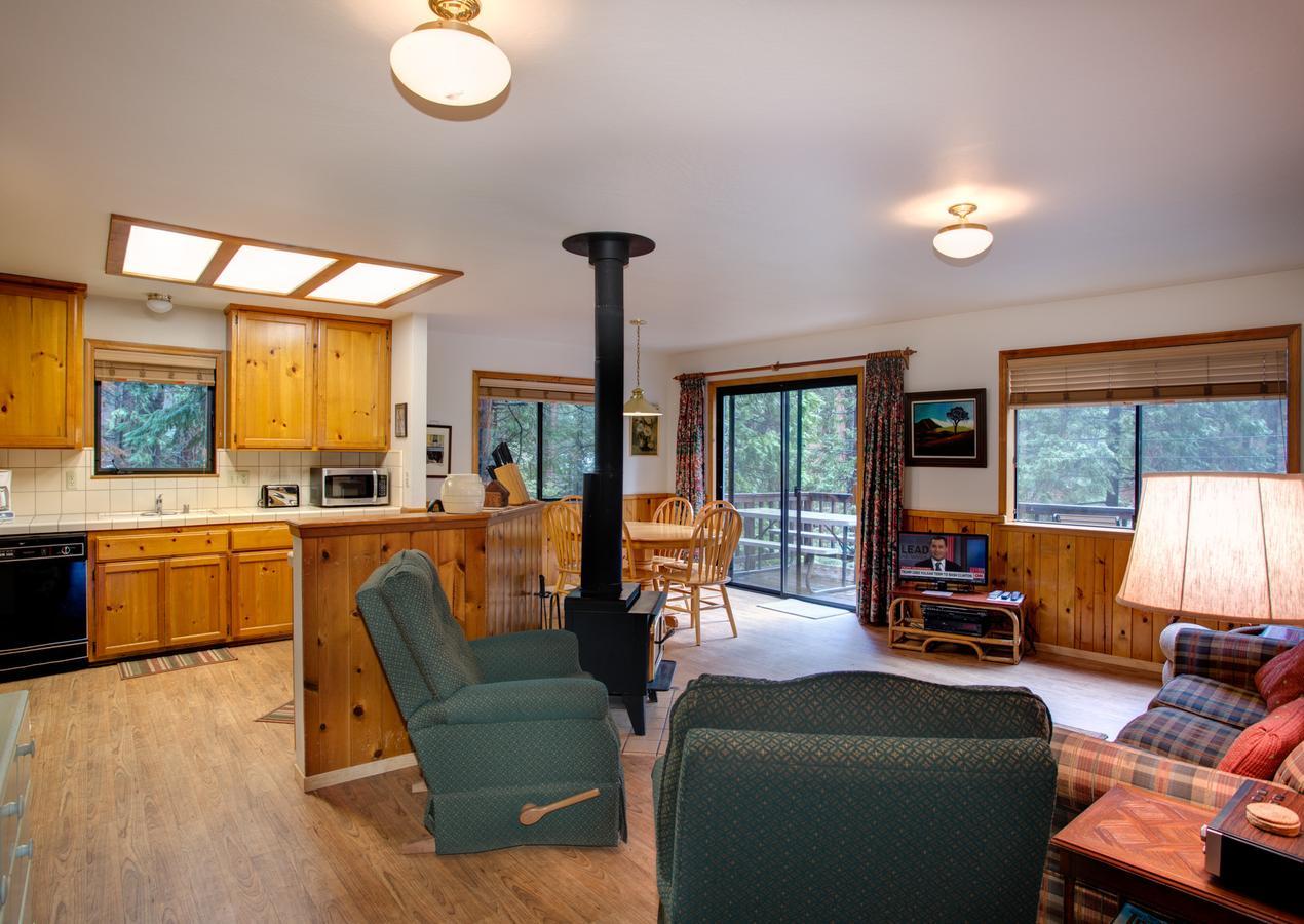 1s Cecils Chalet